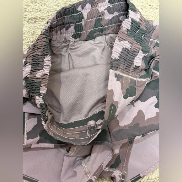 Lululemon Hotty Hot High-Rise Lined Short 2.5 size 4 Camo Misty Mauve - Picture 7 of 9